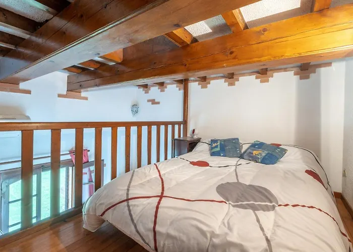 Charmante Maison A Avec Piscine Partagee