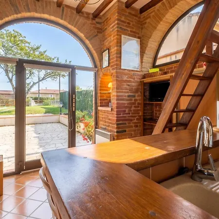 Charmante Maison à Avec Piscine Partagée *
